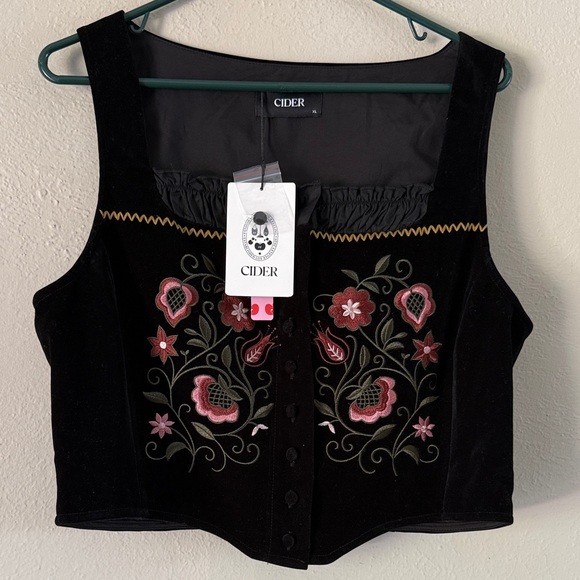 Cider Tops - Cider Black Embroidered style Top NWT size XL